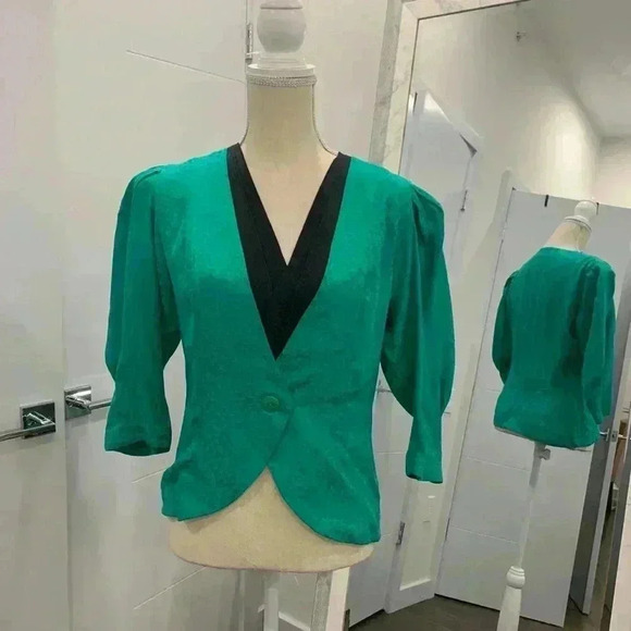 Gorgeous vintage button front blouse - Picture 3 of 9